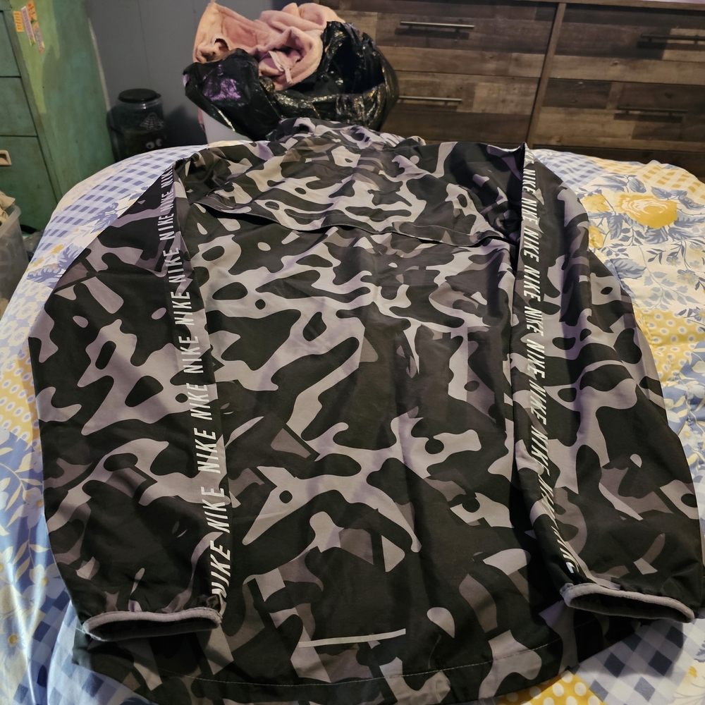 Nike Black and Gray Camouflage Windbreaker - Picture 5 of 5